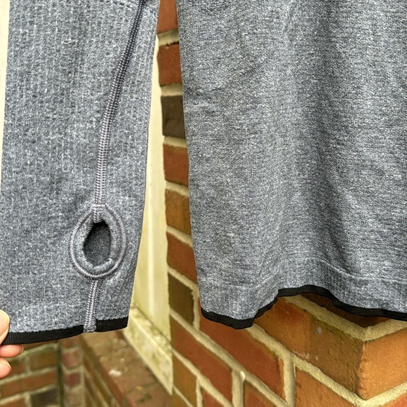 Lululemon Swiftly Tech Long-Sleeve Shirt Gray with Thumb Keyhole - Size 8 - Picture 5 of 14